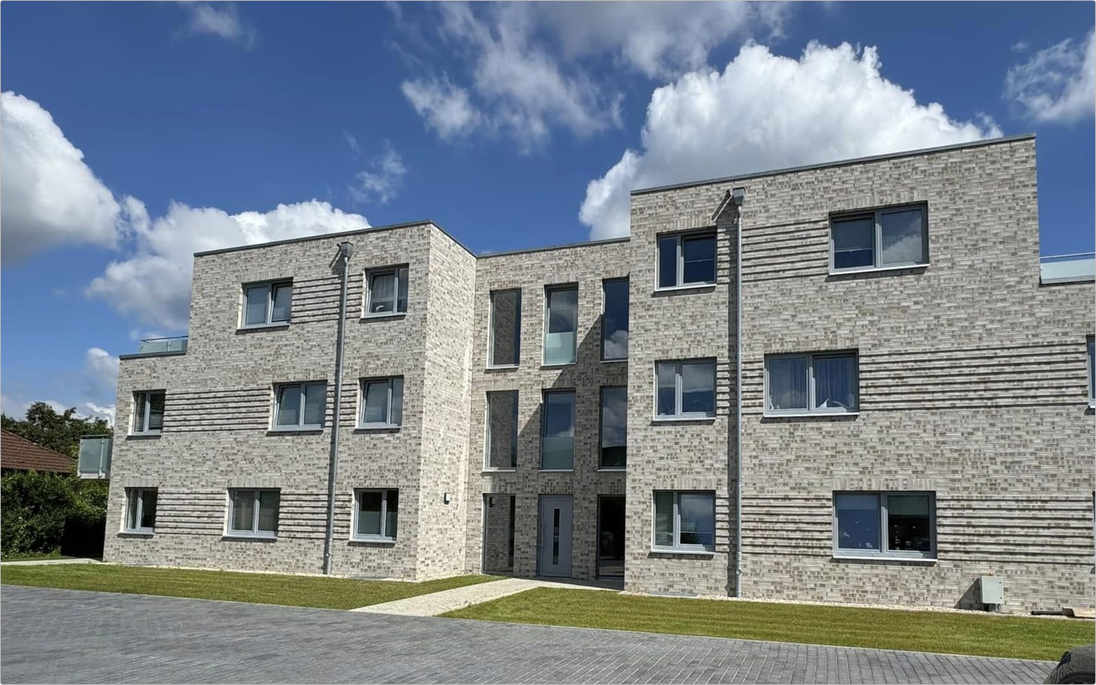 Baufahrzeug auf einer Baustelle in Ostholstein
