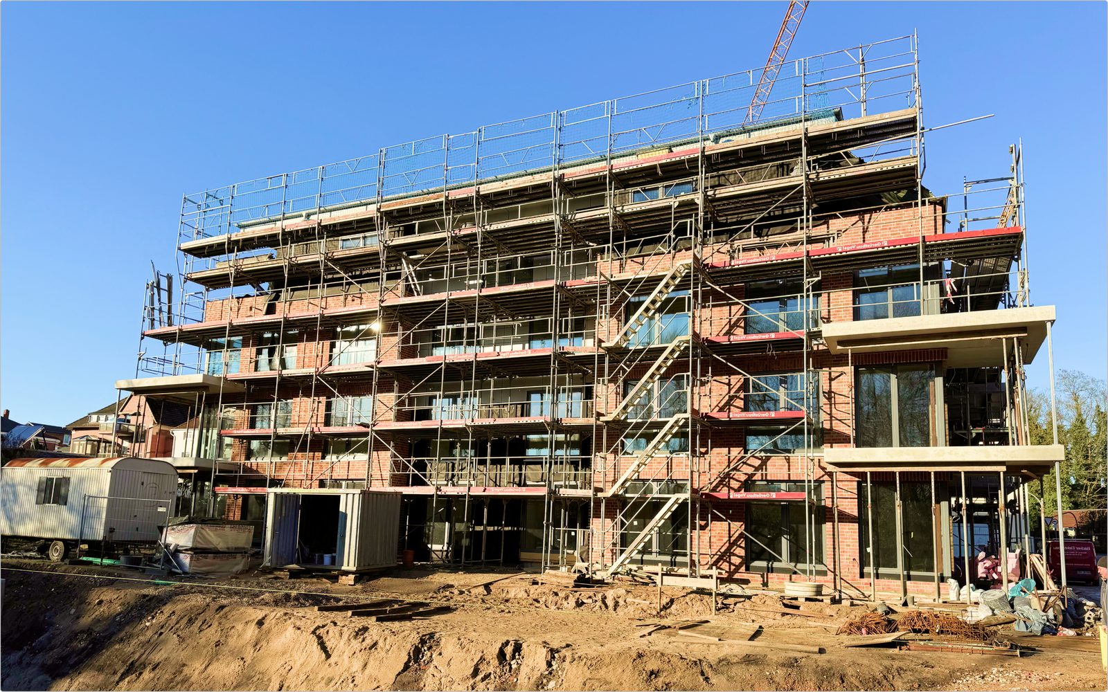 Maurer bei den Mauerarbeiten auf einer Baustelle in Eutin